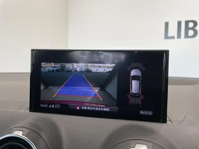 アウディ Ｑ２ 30TFSIスポーツ 福岡県 2019(令1)年 2.9万km 赤 ナビゲーションパッケージ/・MMIナビゲーションシステム/・TVチューナー/・8スピーカー/・スマートフォンインターフェイス/・Audi connect/バーチャルコックピット/アシスタンスパッケージ/・サイドアシスト/・アクティブレーンアシスト/・トラフィックジャムアシスト/・リヤクロストラフィックアシスト/・プレセンスベーシック/・ハイビームアシスト/アダプティブクルーズコントロール /ベーシックパッケージ/・デラックスオートマチックエアコンディショナー/・ルームミラー 自動防眩/・DIS（ドライバーインフォメーションシステム）/・ステアリングホイール 3スポークレザー/・センターアームレス/コンビニエンスパッケージ/・アドバンストキーシステム/・リヤビューカメラ/・アウディパーキングシステム/LEDライトパッケージ/・LEDヘッドライト/・LEDリヤダイナミックターンインディケーター/・ヘッドライトウォッシャー/・LEDインテリアライティング/オートマチックテールゲート/ＡＵＤＩドライブセレクト/シートヒーター/アドバンストキー/パーキングエンド/ETC/電動パーキング/純正17インチAW