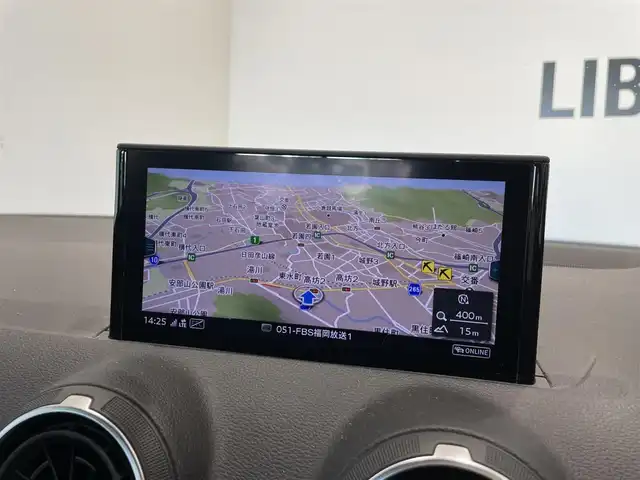 アウディ Ｑ２ 30TFSIスポーツ 福岡県 2019(令1)年 2.9万km 赤 ナビゲーションパッケージ/・MMIナビゲーションシステム/・TVチューナー/・8スピーカー/・スマートフォンインターフェイス/・Audi connect/バーチャルコックピット/アシスタンスパッケージ/・サイドアシスト/・アクティブレーンアシスト/・トラフィックジャムアシスト/・リヤクロストラフィックアシスト/・プレセンスベーシック/・ハイビームアシスト/アダプティブクルーズコントロール /ベーシックパッケージ/・デラックスオートマチックエアコンディショナー/・ルームミラー 自動防眩/・DIS（ドライバーインフォメーションシステム）/・ステアリングホイール 3スポークレザー/・センターアームレス/コンビニエンスパッケージ/・アドバンストキーシステム/・リヤビューカメラ/・アウディパーキングシステム/LEDライトパッケージ/・LEDヘッドライト/・LEDリヤダイナミックターンインディケーター/・ヘッドライトウォッシャー/・LEDインテリアライティング/オートマチックテールゲート/ＡＵＤＩドライブセレクト/シートヒーター/アドバンストキー/パーキングエンド/ETC/電動パーキング/純正17インチAW