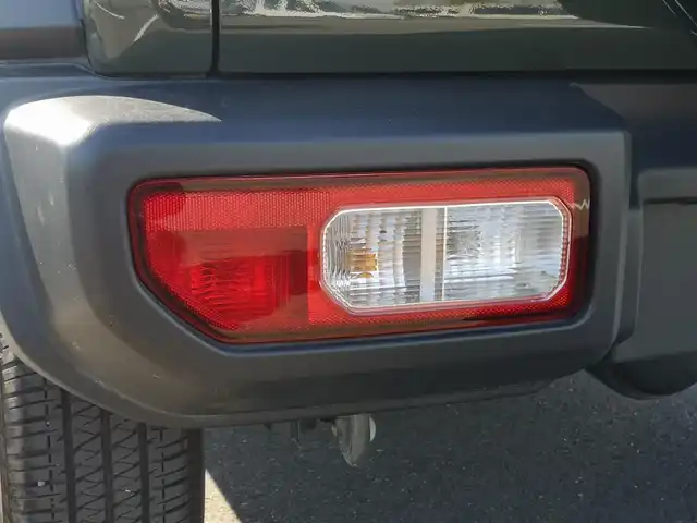 スズキ ジムニー シエラ JC 茨城県 2022(令4)年 1.5万km ジャングルグリーン 社外ナビ/【DISC・SD・ラジオ・TV・BT・iPod・USB・HDMI・AUX】/シートヒーター/ETC2.0/クルコン/ダウンヒルアシストコントロール/４WD/アイドリングストップ/オートライト/オートハイビーム/Fフォグ/LEDライト/ヘッドライトウォッシャー/横滑り防止装置/レーンキープアシスト/衝突被害軽減システム