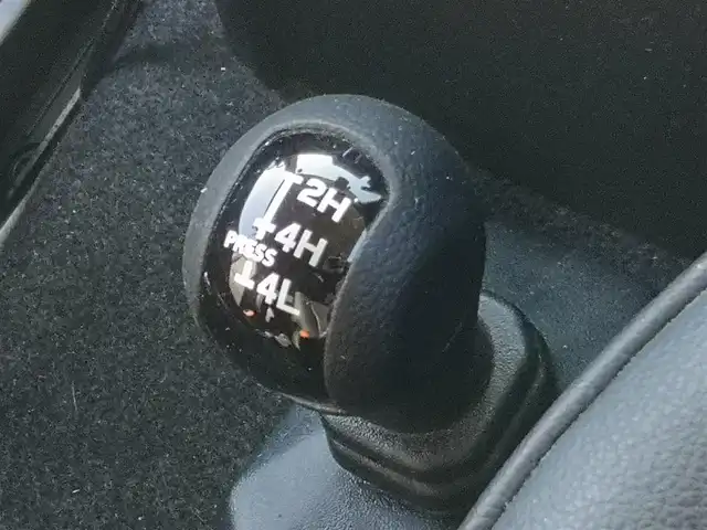 スズキ ジムニー シエラ JC 茨城県 2022(令4)年 1.5万km ジャングルグリーン 社外ナビ/【DISC・SD・ラジオ・TV・BT・iPod・USB・HDMI・AUX】/シートヒーター/ETC2.0/クルコン/ダウンヒルアシストコントロール/４WD/アイドリングストップ/オートライト/オートハイビーム/Fフォグ/LEDライト/ヘッドライトウォッシャー/横滑り防止装置/レーンキープアシスト/衝突被害軽減システム