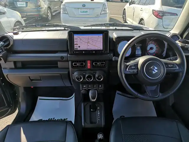 スズキ ジムニー シエラ JC 茨城県 2022(令4)年 1.5万km ジャングルグリーン 社外ナビ/【DISC・SD・ラジオ・TV・BT・iPod・USB・HDMI・AUX】/シートヒーター/ETC2.0/クルコン/ダウンヒルアシストコントロール/４WD/アイドリングストップ/オートライト/オートハイビーム/Fフォグ/LEDライト/ヘッドライトウォッシャー/横滑り防止装置/レーンキープアシスト/衝突被害軽減システム