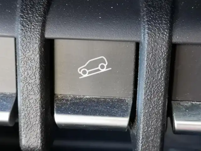 スズキ ジムニー シエラ JC 茨城県 2022(令4)年 1.5万km ジャングルグリーン 社外ナビ/【DISC・SD・ラジオ・TV・BT・iPod・USB・HDMI・AUX】/シートヒーター/ETC2.0/クルコン/ダウンヒルアシストコントロール/４WD/アイドリングストップ/オートライト/オートハイビーム/Fフォグ/LEDライト/ヘッドライトウォッシャー/横滑り防止装置/レーンキープアシスト/衝突被害軽減システム