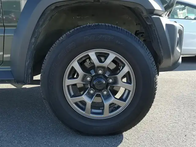 スズキ ジムニー シエラ JC 茨城県 2022(令4)年 1.5万km ジャングルグリーン 社外ナビ/【DISC・SD・ラジオ・TV・BT・iPod・USB・HDMI・AUX】/シートヒーター/ETC2.0/クルコン/ダウンヒルアシストコントロール/４WD/アイドリングストップ/オートライト/オートハイビーム/Fフォグ/LEDライト/ヘッドライトウォッシャー/横滑り防止装置/レーンキープアシスト/衝突被害軽減システム