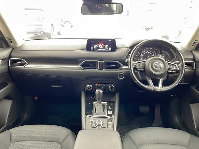 マツダ ＣＸ－５ 20S プロアクティブ 兵庫県 2017(平29)年 2.3万km ソニックシルバーM ・純正ナビ/Bluetooth/USB/AM/FM/・バックカメラ、サイドカメラ/・スマート・ブレーキ・サポート（SBS）/・スマート・シティ・ブレーキ・サポート（SCBS）/・レーンキープアシストシステム/・ドライバーアテンションアラート/・交通標識認識システム/・パーキングセンサー/・レーダクルーズコントロール/・車間認知支援システム/・横滑り防止装置（TCS）/・アイドリングストップ/・ヘッドアップディスプレイ/・革巻きステアリング/・ステアリングスイッチ/・パドルシフト/・電子パーキングブレーキ/・オートホールドブレーキ/・フロアマット（運転席のみ）/・純正19インチアルミホイールタイヤ/・LEDヘッドライト/・フォグランプ/・ETC/・スマートキー/・スペアキー