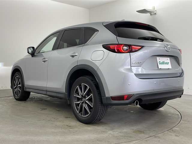 マツダ ＣＸ－５ 20S プロアクティブ 兵庫県 2017(平29)年 2.3万km ソニックシルバーM ・純正ナビ/Bluetooth/USB/AM/FM/・バックカメラ、サイドカメラ/・スマート・ブレーキ・サポート（SBS）/・スマート・シティ・ブレーキ・サポート（SCBS）/・レーンキープアシストシステム/・ドライバーアテンションアラート/・交通標識認識システム/・パーキングセンサー/・レーダクルーズコントロール/・車間認知支援システム/・横滑り防止装置（TCS）/・アイドリングストップ/・ヘッドアップディスプレイ/・革巻きステアリング/・ステアリングスイッチ/・パドルシフト/・電子パーキングブレーキ/・オートホールドブレーキ/・フロアマット（運転席のみ）/・純正19インチアルミホイールタイヤ/・LEDヘッドライト/・フォグランプ/・ETC/・スマートキー/・スペアキー