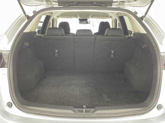 マツダ ＣＸ－５ 20S プロアクティブ 兵庫県 2017(平29)年 2.3万km ソニックシルバーM ・純正ナビ/Bluetooth/USB/AM/FM/・バックカメラ、サイドカメラ/・スマート・ブレーキ・サポート（SBS）/・スマート・シティ・ブレーキ・サポート（SCBS）/・レーンキープアシストシステム/・ドライバーアテンションアラート/・交通標識認識システム/・パーキングセンサー/・レーダクルーズコントロール/・車間認知支援システム/・横滑り防止装置（TCS）/・アイドリングストップ/・ヘッドアップディスプレイ/・革巻きステアリング/・ステアリングスイッチ/・パドルシフト/・電子パーキングブレーキ/・オートホールドブレーキ/・フロアマット（運転席のみ）/・純正19インチアルミホイールタイヤ/・LEDヘッドライト/・フォグランプ/・ETC/・スマートキー/・スペアキー