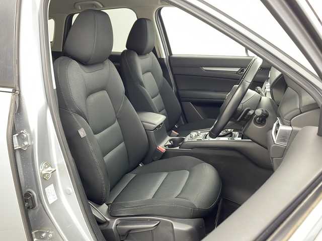 マツダ ＣＸ－５ 20S プロアクティブ 兵庫県 2017(平29)年 2.3万km ソニックシルバーM ・純正ナビ/Bluetooth/USB/AM/FM/・バックカメラ、サイドカメラ/・スマート・ブレーキ・サポート（SBS）/・スマート・シティ・ブレーキ・サポート（SCBS）/・レーンキープアシストシステム/・ドライバーアテンションアラート/・交通標識認識システム/・パーキングセンサー/・レーダクルーズコントロール/・車間認知支援システム/・横滑り防止装置（TCS）/・アイドリングストップ/・ヘッドアップディスプレイ/・革巻きステアリング/・ステアリングスイッチ/・パドルシフト/・電子パーキングブレーキ/・オートホールドブレーキ/・フロアマット（運転席のみ）/・純正19インチアルミホイールタイヤ/・LEDヘッドライト/・フォグランプ/・ETC/・スマートキー/・スペアキー