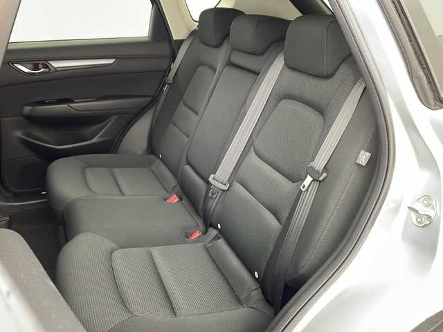 マツダ ＣＸ－５ 20S プロアクティブ 兵庫県 2017(平29)年 2.3万km ソニックシルバーM ・純正ナビ/Bluetooth/USB/AM/FM/・バックカメラ、サイドカメラ/・スマート・ブレーキ・サポート（SBS）/・スマート・シティ・ブレーキ・サポート（SCBS）/・レーンキープアシストシステム/・ドライバーアテンションアラート/・交通標識認識システム/・パーキングセンサー/・レーダクルーズコントロール/・車間認知支援システム/・横滑り防止装置（TCS）/・アイドリングストップ/・ヘッドアップディスプレイ/・革巻きステアリング/・ステアリングスイッチ/・パドルシフト/・電子パーキングブレーキ/・オートホールドブレーキ/・フロアマット（運転席のみ）/・純正19インチアルミホイールタイヤ/・LEDヘッドライト/・フォグランプ/・ETC/・スマートキー/・スペアキー