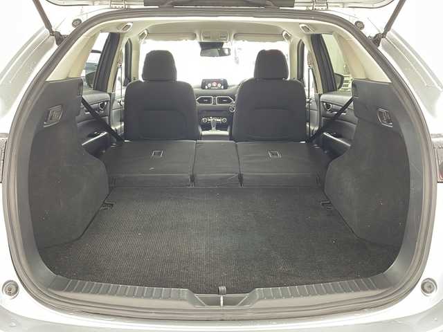 マツダ ＣＸ－５ 20S プロアクティブ 兵庫県 2017(平29)年 2.3万km ソニックシルバーM ・純正ナビ/Bluetooth/USB/AM/FM/・バックカメラ、サイドカメラ/・スマート・ブレーキ・サポート（SBS）/・スマート・シティ・ブレーキ・サポート（SCBS）/・レーンキープアシストシステム/・ドライバーアテンションアラート/・交通標識認識システム/・パーキングセンサー/・レーダクルーズコントロール/・車間認知支援システム/・横滑り防止装置（TCS）/・アイドリングストップ/・ヘッドアップディスプレイ/・革巻きステアリング/・ステアリングスイッチ/・パドルシフト/・電子パーキングブレーキ/・オートホールドブレーキ/・フロアマット（運転席のみ）/・純正19インチアルミホイールタイヤ/・LEDヘッドライト/・フォグランプ/・ETC/・スマートキー/・スペアキー