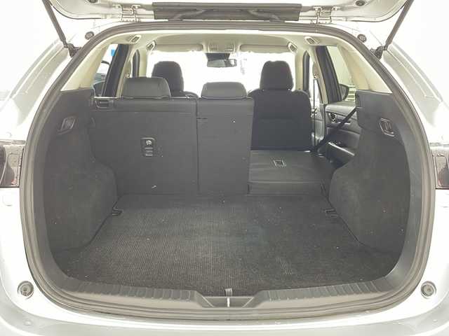 マツダ ＣＸ－５ 20S プロアクティブ 兵庫県 2017(平29)年 2.3万km ソニックシルバーM ・純正ナビ/Bluetooth/USB/AM/FM/・バックカメラ、サイドカメラ/・スマート・ブレーキ・サポート（SBS）/・スマート・シティ・ブレーキ・サポート（SCBS）/・レーンキープアシストシステム/・ドライバーアテンションアラート/・交通標識認識システム/・パーキングセンサー/・レーダクルーズコントロール/・車間認知支援システム/・横滑り防止装置（TCS）/・アイドリングストップ/・ヘッドアップディスプレイ/・革巻きステアリング/・ステアリングスイッチ/・パドルシフト/・電子パーキングブレーキ/・オートホールドブレーキ/・フロアマット（運転席のみ）/・純正19インチアルミホイールタイヤ/・LEDヘッドライト/・フォグランプ/・ETC/・スマートキー/・スペアキー