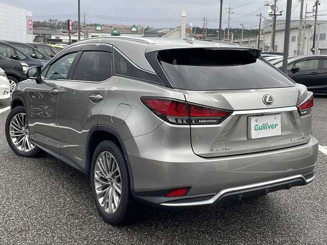 レクサス ＲＸ 450h バージョンL 島根県 2019(令1)年 7.7万km ソニックチタニウム 純正12.3インチメモリナビ/(CD DVD フルセグTV Bluetooth)/パラレルサンルーフ/全方位カメラ/４WD/レクサスセーフティ/・衝突軽減ブレーキ/・車線逸脱警報/・レーントレーシングアシスト/・レーダークルーズコントロール/・ブラインドスポットモニター/・道路標識認識機能/茶革シート/パワーシート/シートヒーター・エアシート/パワーバックドア/ウッドコンビステアリング/ステアリングヒーター/ステアリングリモコン/パドルシフト/置くだけ充電/ドライブレコーダー/ETC2.0/プッシュスタート/電動パーキングブレーキ/オートブレーキホールド/純正フロアマット/LEDヘッドライト/オートライト/オートマチックハイビーム