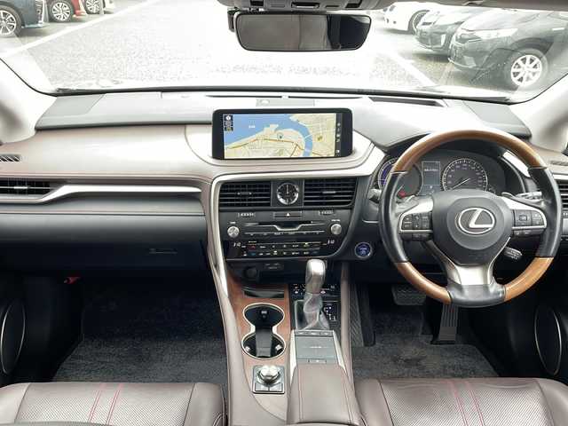 レクサス ＲＸ 450h バージョンL 島根県 2019(令1)年 7.7万km ソニックチタニウム 純正12.3インチメモリナビ/(CD DVD フルセグTV Bluetooth)/パラレルサンルーフ/全方位カメラ/４WD/レクサスセーフティ/・衝突軽減ブレーキ/・車線逸脱警報/・レーントレーシングアシスト/・レーダークルーズコントロール/・ブラインドスポットモニター/・道路標識認識機能/茶革シート/パワーシート/シートヒーター・エアシート/パワーバックドア/ウッドコンビステアリング/ステアリングヒーター/ステアリングリモコン/パドルシフト/置くだけ充電/ドライブレコーダー/ETC2.0/プッシュスタート/電動パーキングブレーキ/オートブレーキホールド/純正フロアマット/LEDヘッドライト/オートライト/オートマチックハイビーム