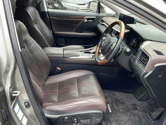 レクサス ＲＸ 450h バージョンL 島根県 2019(令1)年 7.7万km ソニックチタニウム 純正12.3インチメモリナビ/(CD DVD フルセグTV Bluetooth)/パラレルサンルーフ/全方位カメラ/４WD/レクサスセーフティ/・衝突軽減ブレーキ/・車線逸脱警報/・レーントレーシングアシスト/・レーダークルーズコントロール/・ブラインドスポットモニター/・道路標識認識機能/茶革シート/パワーシート/シートヒーター・エアシート/パワーバックドア/ウッドコンビステアリング/ステアリングヒーター/ステアリングリモコン/パドルシフト/置くだけ充電/ドライブレコーダー/ETC2.0/プッシュスタート/電動パーキングブレーキ/オートブレーキホールド/純正フロアマット/LEDヘッドライト/オートライト/オートマチックハイビーム