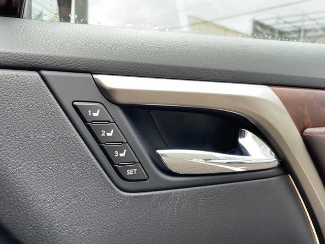 レクサス ＲＸ 450h バージョンL 島根県 2019(令1)年 7.7万km ソニックチタニウム 純正12.3インチメモリナビ/(CD DVD フルセグTV Bluetooth)/パラレルサンルーフ/全方位カメラ/４WD/レクサスセーフティ/・衝突軽減ブレーキ/・車線逸脱警報/・レーントレーシングアシスト/・レーダークルーズコントロール/・ブラインドスポットモニター/・道路標識認識機能/茶革シート/パワーシート/シートヒーター・エアシート/パワーバックドア/ウッドコンビステアリング/ステアリングヒーター/ステアリングリモコン/パドルシフト/置くだけ充電/ドライブレコーダー/ETC2.0/プッシュスタート/電動パーキングブレーキ/オートブレーキホールド/純正フロアマット/LEDヘッドライト/オートライト/オートマチックハイビーム