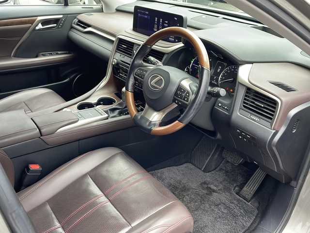 レクサス ＲＸ 450h バージョンL 島根県 2019(令1)年 7.7万km ソニックチタニウム 純正12.3インチメモリナビ/(CD DVD フルセグTV Bluetooth)/パラレルサンルーフ/全方位カメラ/４WD/レクサスセーフティ/・衝突軽減ブレーキ/・車線逸脱警報/・レーントレーシングアシスト/・レーダークルーズコントロール/・ブラインドスポットモニター/・道路標識認識機能/茶革シート/パワーシート/シートヒーター・エアシート/パワーバックドア/ウッドコンビステアリング/ステアリングヒーター/ステアリングリモコン/パドルシフト/置くだけ充電/ドライブレコーダー/ETC2.0/プッシュスタート/電動パーキングブレーキ/オートブレーキホールド/純正フロアマット/LEDヘッドライト/オートライト/オートマチックハイビーム