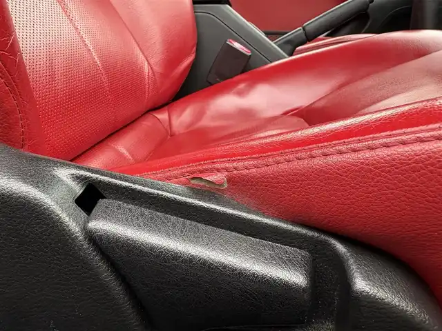 ダイハツ コペン アクティブトップ 岩手県 2002(平14)年 2.2万km ブライトシルバーメタリック 禁煙車/5MT/赤レザーシート/momoステアリング/ファッションバー/前席シートヒーター/電動オープン/フォグライト/〇キーレス/〇電動ミラー/〇社外フロアマット/〇シガーソケット/〇パワーウィンドウ/〇パワーステアリング/取扱説明書