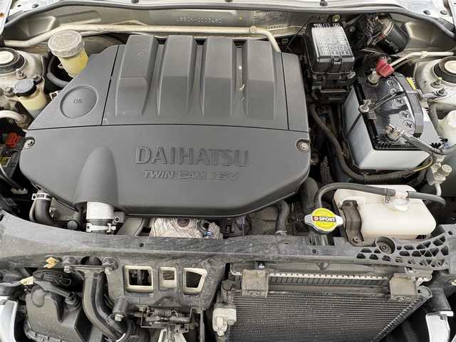 ダイハツ コペン アクティブトップ 岩手県 2002(平14)年 2.2万km ブライトシルバーメタリック 禁煙車/5MT/赤レザーシート/momoステアリング/ファッションバー/前席シートヒーター/電動オープン/フォグライト/〇キーレス/〇電動ミラー/〇社外フロアマット/〇シガーソケット/〇パワーウィンドウ/〇パワーステアリング/取扱説明書