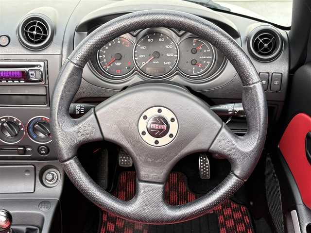 ダイハツ コペン アクティブトップ 岩手県 2002(平14)年 2.2万km ブライトシルバーメタリック 禁煙車/5MT/赤レザーシート/momoステアリング/ファッションバー/前席シートヒーター/電動オープン/フォグライト/〇キーレス/〇電動ミラー/〇社外フロアマット/〇シガーソケット/〇パワーウィンドウ/〇パワーステアリング/取扱説明書