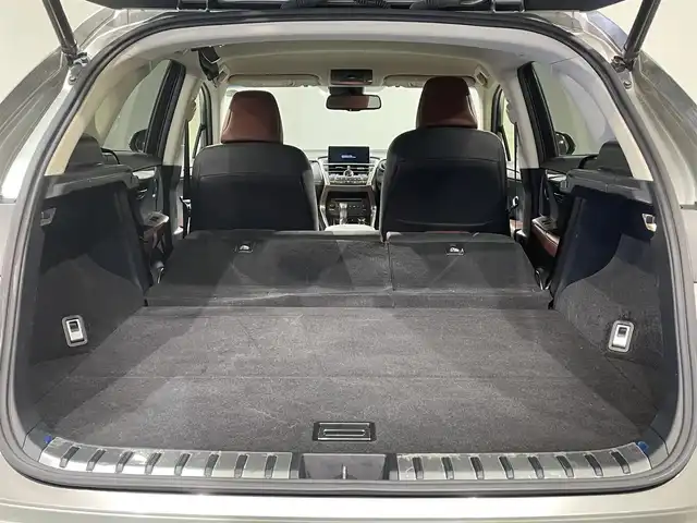 レクサス ＮＸ 300h バージョンL 愛知県 2016(平28)年 6.1万km ソニックチタニウム 純正１０．２５インチナビ/パノラミックビューモニター/レーダークルーズコントロール/パワーリアゲート/衝突軽減ブレーキ/レーンキープアシスト/ブラインドスポットモニター/クリアランスソナー/三眼ＬＥＤヘッドライト/オートハイビーム/シートヒーター/エアシート/パワーシート(シートメモリ機能)　/ビルトインＥＴＣ/ハンドルヒーター/パドルシフト/純正フロアマット/スマートキーx2　カードキーx1