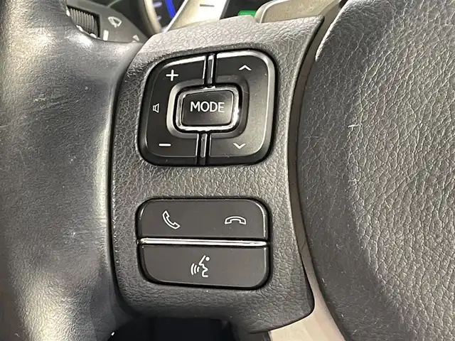 レクサス ＮＸ 300h バージョンL 愛知県 2016(平28)年 6.1万km ソニックチタニウム 純正１０．２５インチナビ/パノラミックビューモニター/レーダークルーズコントロール/パワーリアゲート/衝突軽減ブレーキ/レーンキープアシスト/ブラインドスポットモニター/クリアランスソナー/三眼ＬＥＤヘッドライト/オートハイビーム/シートヒーター/エアシート/パワーシート(シートメモリ機能)　/ビルトインＥＴＣ/ハンドルヒーター/パドルシフト/純正フロアマット/スマートキーx2　カードキーx1