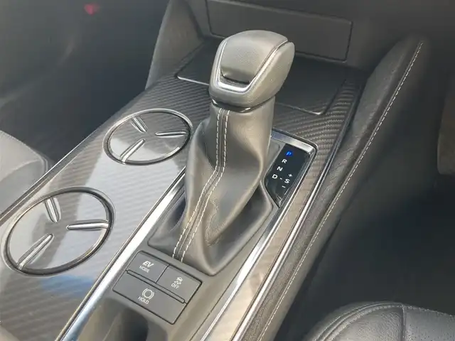 トヨタ クラウン ハイブリッド RS 鳥取県 2018(平30)年 6.7万km ホワイトパールクリスタルシャイン 純正ナビ/フルセグ/DVD/CD/BT/バックカメラ・ビルトインETC/トヨタセーフティセンス/レーダークルーズコントロール/レーンキープアシスト/前後クリアランスソナー/ドライブレコーダー（前方）/レザー調シートカバー/前席シートヒーター/パワーシート/LEDヘットライト/WORK２０インチアルミホイール/ローダウンスプリング/プッシュエンジンスタート/４本出しマフラー/フロアマット・ドアバイザー