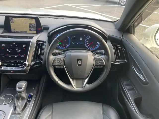 トヨタ クラウン ハイブリッド RS 鳥取県 2018(平30)年 6.7万km ホワイトパールクリスタルシャイン 純正ナビ/フルセグ/DVD/CD/BT/バックカメラ・ビルトインETC/トヨタセーフティセンス/レーダークルーズコントロール/レーンキープアシスト/前後クリアランスソナー/ドライブレコーダー（前方）/レザー調シートカバー/前席シートヒーター/パワーシート/LEDヘットライト/WORK２０インチアルミホイール/ローダウンスプリング/プッシュエンジンスタート/４本出しマフラー/フロアマット・ドアバイザー