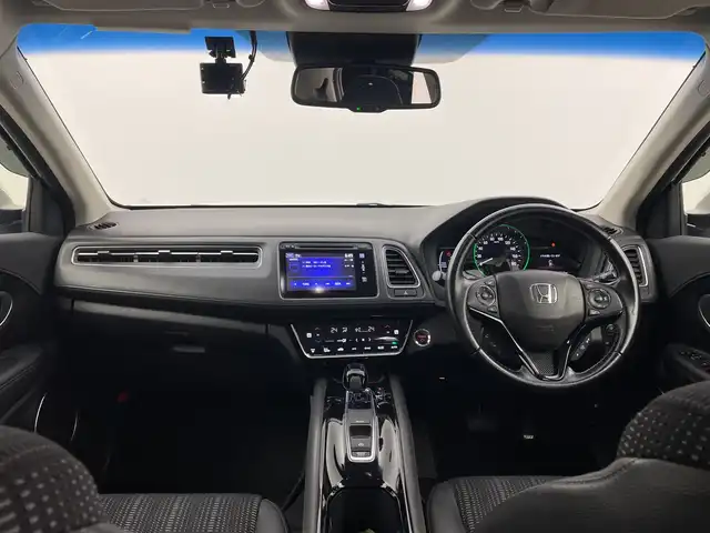 ホンダ ヴェゼル ハイブリッド Z ホンダセンシング 群馬県 2016(平28)年 7.6万km ホワイトオーキッドパール 純正メーカーナビ/バックカメラ/ホンダセンシング/ステアリングスイッチ/ドアバイザー/革巻きステアリング/ETC/ハーフレザーシート/シートヒーター/電動格納ミラー/前後ドライブレコーダー/純正フロアマット/純正アルミホイール/レーンキープアシスト/オートライト/LEDヘッドライト/プッシュスタート/レーダークルーズコントロール