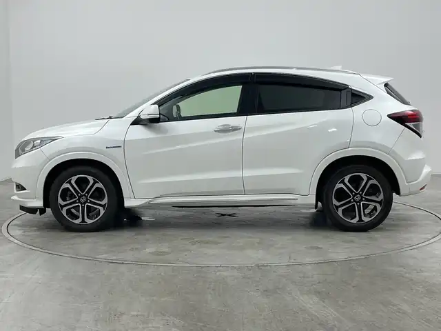 ホンダ ヴェゼル ハイブリッド Z ホンダセンシング 群馬県 2016(平28)年 7.6万km ホワイトオーキッドパール 純正メーカーナビ/バックカメラ/ホンダセンシング/ステアリングスイッチ/ドアバイザー/革巻きステアリング/ETC/ハーフレザーシート/シートヒーター/電動格納ミラー/前後ドライブレコーダー/純正フロアマット/純正アルミホイール/レーンキープアシスト/オートライト/LEDヘッドライト/プッシュスタート/レーダークルーズコントロール