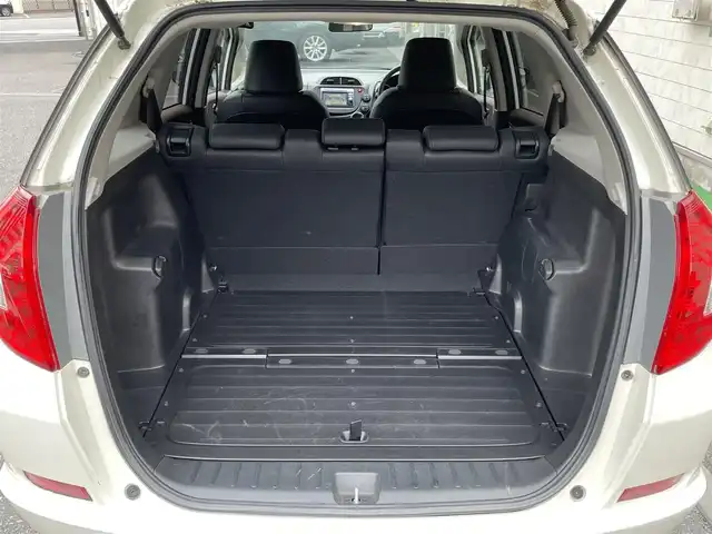 ホンダ フィット シャトル 15X 埼玉県 2011(平23)年 1.8万km プレミアムホワイトパール 登録時12946ｋｍ/ワンオーナー/純正ナビ（ワンセグTV)/　・CD/DVD/USB/バックカメラ/ハーフレザーシート/HID/ETC/横滑り防止/スマートキー/ECON/ステアリングスイッチ/ウィンカーミラー/シートリフター/純正フロアマット/純正ドアバイザー/保証書/ナビ取扱説明書/取扱説明書