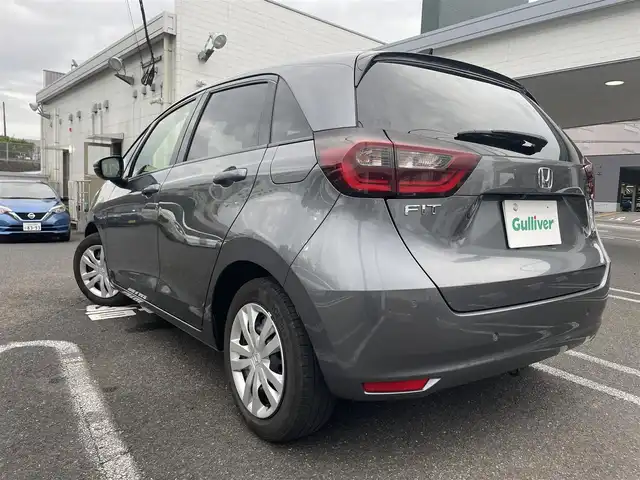 ホンダ フィット ベーシック 長崎県 2020(令2)年 6.6万km シャイニンググレーM ワンオーナー/プッシュスタート/社外SDナビ（AM/FM/DVD/SD）/ブルートゥース/ETC/クルーズコントロール（追従有）/ブレーキホールド/アイドリングストップ/USB/横滑り防止装置/衝突軽減ブレーキ/コーナーセンサー（前後）/ステアリングスイッチ/車線逸脱抑制装置/踏み間違い衝突軽減/電格ミラー/レーンキープアシスト/ブレーキホールド/スペアキー/取説/保証書