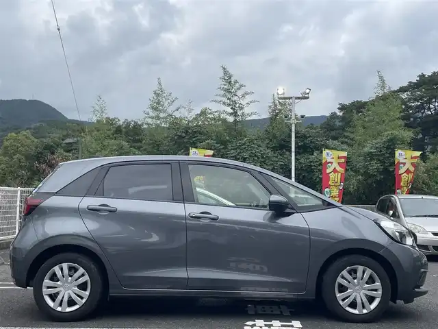 ホンダ フィット ベーシック 長崎県 2020(令2)年 6.6万km シャイニンググレーM ワンオーナー/プッシュスタート/社外SDナビ（AM/FM/DVD/SD）/ブルートゥース/ETC/クルーズコントロール（追従有）/ブレーキホールド/アイドリングストップ/USB/横滑り防止装置/衝突軽減ブレーキ/コーナーセンサー（前後）/ステアリングスイッチ/車線逸脱抑制装置/踏み間違い衝突軽減/電格ミラー/レーンキープアシスト/ブレーキホールド/スペアキー/取説/保証書