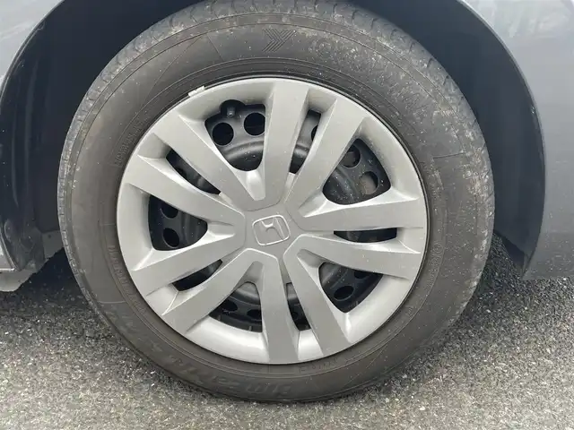 ホンダ フィット ベーシック 長崎県 2020(令2)年 6.6万km シャイニンググレーM ワンオーナー/プッシュスタート/社外SDナビ（AM/FM/DVD/SD）/ブルートゥース/ETC/クルーズコントロール（追従有）/ブレーキホールド/アイドリングストップ/USB/横滑り防止装置/衝突軽減ブレーキ/コーナーセンサー（前後）/ステアリングスイッチ/車線逸脱抑制装置/踏み間違い衝突軽減/電格ミラー/レーンキープアシスト/ブレーキホールド/スペアキー/取説/保証書