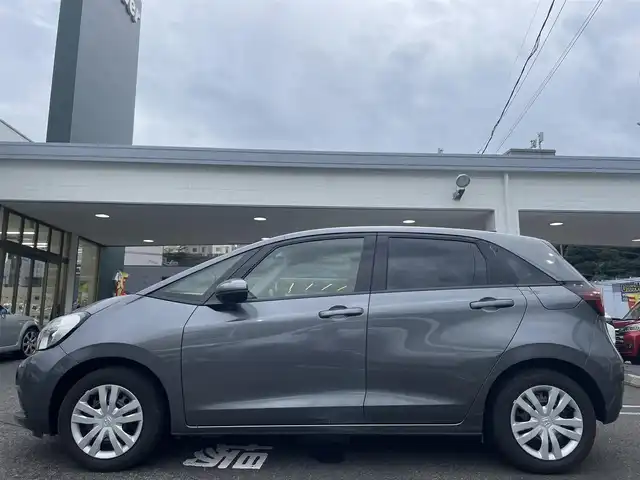 ホンダ フィット ベーシック 長崎県 2020(令2)年 6.6万km シャイニンググレーM ワンオーナー/プッシュスタート/社外SDナビ（AM/FM/DVD/SD）/ブルートゥース/ETC/クルーズコントロール（追従有）/ブレーキホールド/アイドリングストップ/USB/横滑り防止装置/衝突軽減ブレーキ/コーナーセンサー（前後）/ステアリングスイッチ/車線逸脱抑制装置/踏み間違い衝突軽減/電格ミラー/レーンキープアシスト/ブレーキホールド/スペアキー/取説/保証書