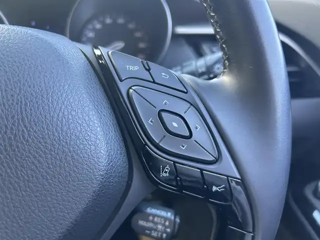 トヨタ Ｃ－ＨＲ G 大分県 2019(平31)年 12.4万km メタルストリームM ・ワンオーナー/Toyota Safety Sense /　プリクラッシュセーフティシステム（歩行者検知機能付/ 　衝突回避支援タイプ/   ミリ波レーダー＋単眼カメラ方式）/　レーンディパーチャーアラート（ステアリング制御付）/　オートマチックハイビーム/　レーダークルーズコントロール（全車速追従機能付）/・純正ナビ　NSZT-Y68T/　ワンセグテレビ/　BT/　DVD/　SD/　ラジオ/・モデリスタフルエアロ/・プッシュエンジンスタート/・ETC/・ヒートシーター　運転席/助手席/・ブラインドスポットモニター/・電動ランバーサポート　運転席/・オートワイパー（雨滴感応式）/・ドラレコ前 DRT-C68A/・ステアリングスイッチ/・横滑り防止システム/・ウィンカーミラー/・LEDランプ/・革巻きステアリング/・レベライザー/・プライバシーガラス/・革巻きステアリング/・トノカバー/・純正フロアマット/・純正18インチアルミホイル/・ドアバイザー/・保証書/・取扱説明書/・スペアキー２本/　