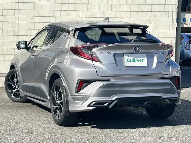 トヨタ Ｃ－ＨＲ G 大分県 2019(平31)年 12.4万km メタルストリームM ・ワンオーナー/Toyota Safety Sense /　プリクラッシュセーフティシステム（歩行者検知機能付/ 　衝突回避支援タイプ/   ミリ波レーダー＋単眼カメラ方式）/　レーンディパーチャーアラート（ステアリング制御付）/　オートマチックハイビーム/　レーダークルーズコントロール（全車速追従機能付）/・純正ナビ　NSZT-Y68T/　ワンセグテレビ/　BT/　DVD/　SD/　ラジオ/・モデリスタフルエアロ/・プッシュエンジンスタート/・ETC/・ヒートシーター　運転席/助手席/・ブラインドスポットモニター/・電動ランバーサポート　運転席/・オートワイパー（雨滴感応式）/・ドラレコ前 DRT-C68A/・ステアリングスイッチ/・横滑り防止システム/・ウィンカーミラー/・LEDランプ/・革巻きステアリング/・レベライザー/・プライバシーガラス/・革巻きステアリング/・トノカバー/・純正フロアマット/・純正18インチアルミホイル/・ドアバイザー/・保証書/・取扱説明書/・スペアキー２本/　