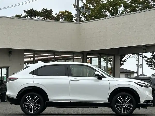 ホンダ ヴェゼル ハイブリッド e:HEV Z 宮城県 2023(令5)年 2.1万km プラチナホワイトパール /ワンオーナー//純正メモリナビ//BT/USB/FM/AM/フルセグテレビ//スマートフォン連携//ハーフレザーシート//前席シートヒーター/ステアリングヒーター//パワーバックドア//バックカメラ//ワイヤレス充電//ビルトインETC2.0//レーダークルーズコントロール//パドルシフト//衝突被害軽減ブレーキ//レーンキープアシスト//スマートキーx2