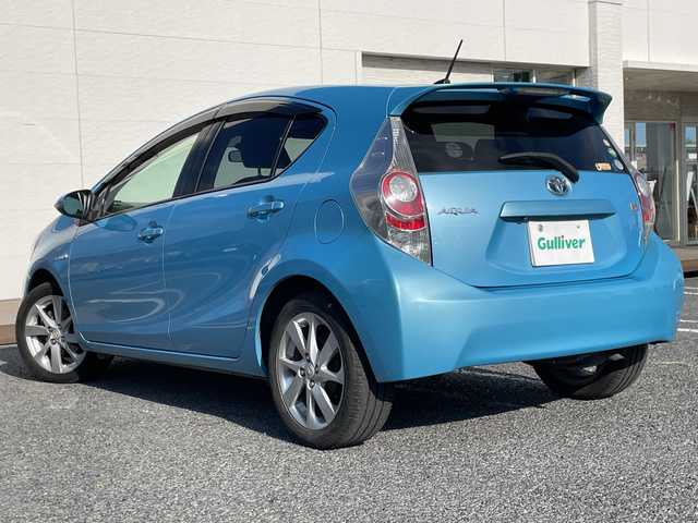 トヨタ アクア G 千葉県 2013(平25)年 8.8万km クールソーダメタリック ナビNHZD-W62G　バックカメラ　フルセグTV　DVD　ETC　ステアスイッチ　スマートキー　プッシュスタート　キセノンライト　オートライト　リアスポイラー　純正16インチアルミホイール