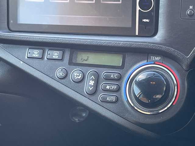 トヨタ アクア G 千葉県 2013(平25)年 8.8万km クールソーダメタリック ナビNHZD-W62G　バックカメラ　フルセグTV　DVD　ETC　ステアスイッチ　スマートキー　プッシュスタート　キセノンライト　オートライト　リアスポイラー　純正16インチアルミホイール