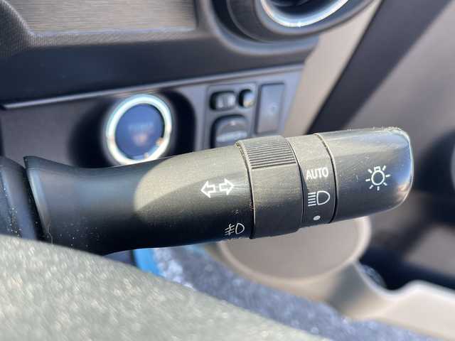 トヨタ アクア G 千葉県 2013(平25)年 8.8万km クールソーダメタリック ナビNHZD-W62G　バックカメラ　フルセグTV　DVD　ETC　ステアスイッチ　スマートキー　プッシュスタート　キセノンライト　オートライト　リアスポイラー　純正16インチアルミホイール