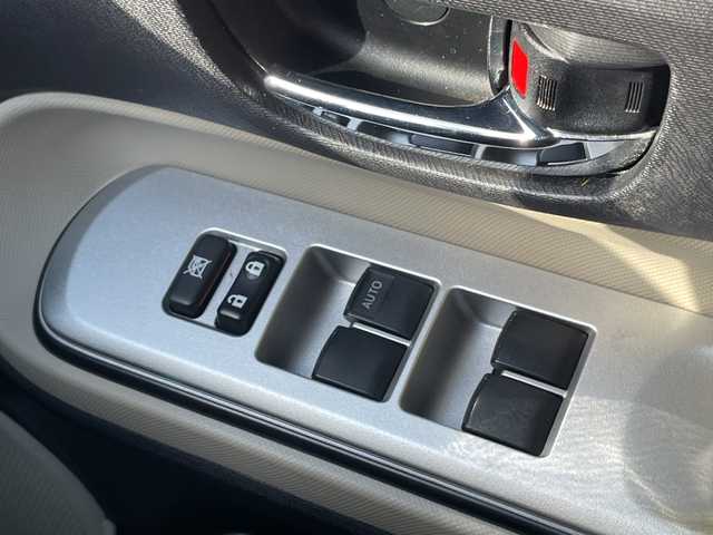 トヨタ アクア G 千葉県 2013(平25)年 8.8万km クールソーダメタリック ナビNHZD-W62G　バックカメラ　フルセグTV　DVD　ETC　ステアスイッチ　スマートキー　プッシュスタート　キセノンライト　オートライト　リアスポイラー　純正16インチアルミホイール