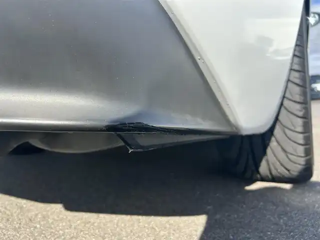 レクサス ＩＳ 300h Fスポーツ 岡山県 2013(平25)年 12.2万km ホワイトノーヴァガラスフレーク 登録時走行距離121498km/純正ナビ/サンルーフ/フルセグTV(AM.FM.CD.DVD.TV.BT)/バックカメラ/ETC/前後ドライブレコーダー/シートヒーター/クリアランスソナー/衝突軽減ブレーキ/横滑り防止装置/クルーズコントロール(追従走行あり)/オートライト/アイドリングストップ/18インチ純正AW/純正フロアマット/ハーフレザーシート/D+N席パワーシート/LEDヘッドライト