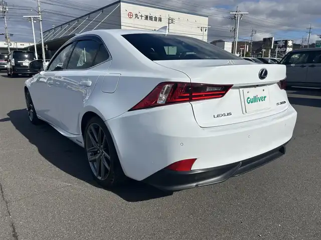 レクサス ＩＳ 300h Fスポーツ 岡山県 2013(平25)年 12.2万km ホワイトノーヴァガラスフレーク 登録時走行距離121498km/純正ナビ/サンルーフ/フルセグTV(AM.FM.CD.DVD.TV.BT)/バックカメラ/ETC/前後ドライブレコーダー/シートヒーター/クリアランスソナー/衝突軽減ブレーキ/横滑り防止装置/クルーズコントロール(追従走行あり)/オートライト/アイドリングストップ/18インチ純正AW/純正フロアマット/ハーフレザーシート/D+N席パワーシート/LEDヘッドライト