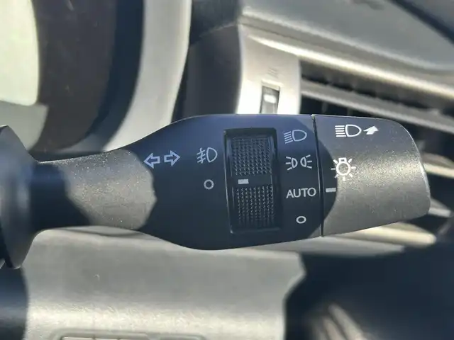 レクサス ＩＳ 300h Fスポーツ 岡山県 2013(平25)年 12.2万km ホワイトノーヴァガラスフレーク 登録時走行距離121498km/純正ナビ/サンルーフ/フルセグTV(AM.FM.CD.DVD.TV.BT)/バックカメラ/ETC/前後ドライブレコーダー/シートヒーター/クリアランスソナー/衝突軽減ブレーキ/横滑り防止装置/クルーズコントロール(追従走行あり)/オートライト/アイドリングストップ/18インチ純正AW/純正フロアマット/ハーフレザーシート/D+N席パワーシート/LEDヘッドライト