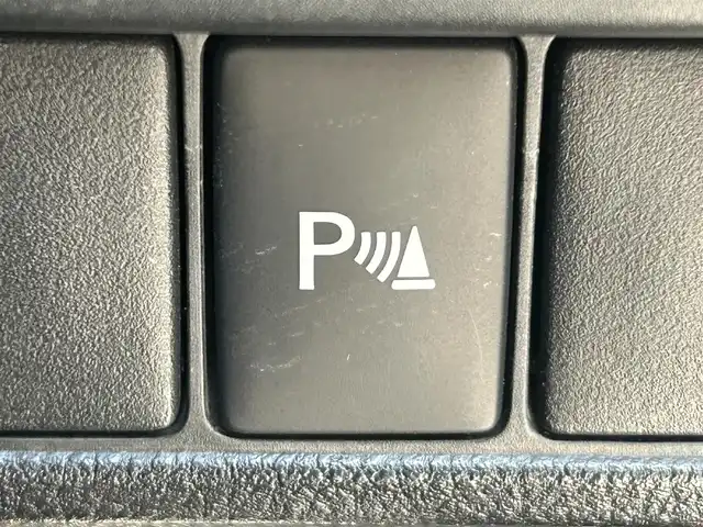 レクサス ＩＳ 300h Fスポーツ 岡山県 2013(平25)年 12.2万km ホワイトノーヴァガラスフレーク 登録時走行距離121498km/純正ナビ/サンルーフ/フルセグTV(AM.FM.CD.DVD.TV.BT)/バックカメラ/ETC/前後ドライブレコーダー/シートヒーター/クリアランスソナー/衝突軽減ブレーキ/横滑り防止装置/クルーズコントロール(追従走行あり)/オートライト/アイドリングストップ/18インチ純正AW/純正フロアマット/ハーフレザーシート/D+N席パワーシート/LEDヘッドライト