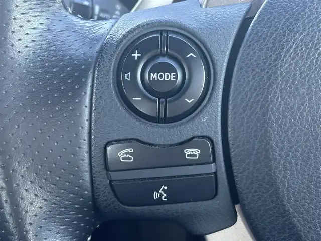 レクサス ＩＳ 300h Fスポーツ 岡山県 2013(平25)年 12.2万km ホワイトノーヴァガラスフレーク 登録時走行距離121498km/純正ナビ/サンルーフ/フルセグTV(AM.FM.CD.DVD.TV.BT)/バックカメラ/ETC/前後ドライブレコーダー/シートヒーター/クリアランスソナー/衝突軽減ブレーキ/横滑り防止装置/クルーズコントロール(追従走行あり)/オートライト/アイドリングストップ/18インチ純正AW/純正フロアマット/ハーフレザーシート/D+N席パワーシート/LEDヘッドライト