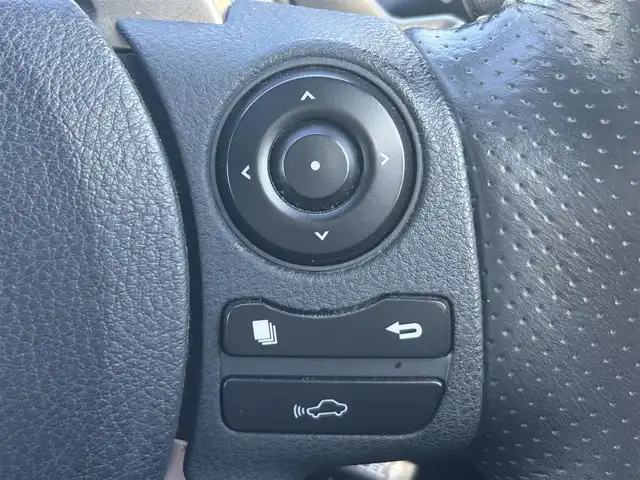 レクサス ＩＳ 300h Fスポーツ 岡山県 2013(平25)年 12.2万km ホワイトノーヴァガラスフレーク 登録時走行距離121498km/純正ナビ/サンルーフ/フルセグTV(AM.FM.CD.DVD.TV.BT)/バックカメラ/ETC/前後ドライブレコーダー/シートヒーター/クリアランスソナー/衝突軽減ブレーキ/横滑り防止装置/クルーズコントロール(追従走行あり)/オートライト/アイドリングストップ/18インチ純正AW/純正フロアマット/ハーフレザーシート/D+N席パワーシート/LEDヘッドライト