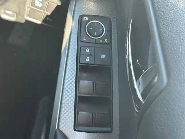 レクサス ＩＳ 300h Fスポーツ 岡山県 2013(平25)年 12.2万km ホワイトノーヴァガラスフレーク 登録時走行距離121498km/純正ナビ/サンルーフ/フルセグTV(AM.FM.CD.DVD.TV.BT)/バックカメラ/ETC/前後ドライブレコーダー/シートヒーター/クリアランスソナー/衝突軽減ブレーキ/横滑り防止装置/クルーズコントロール(追従走行あり)/オートライト/アイドリングストップ/18インチ純正AW/純正フロアマット/ハーフレザーシート/D+N席パワーシート/LEDヘッドライト