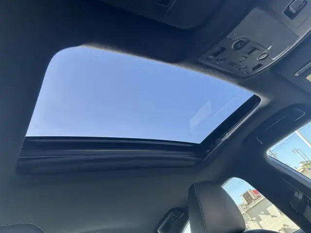 レクサス ＩＳ 300h Fスポーツ 岡山県 2013(平25)年 12.2万km ホワイトノーヴァガラスフレーク 登録時走行距離121498km/純正ナビ/サンルーフ/フルセグTV(AM.FM.CD.DVD.TV.BT)/バックカメラ/ETC/前後ドライブレコーダー/シートヒーター/クリアランスソナー/衝突軽減ブレーキ/横滑り防止装置/クルーズコントロール(追従走行あり)/オートライト/アイドリングストップ/18インチ純正AW/純正フロアマット/ハーフレザーシート/D+N席パワーシート/LEDヘッドライト