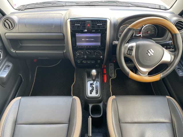 スズキ ジムニー ランドベンチャー 山口県 2018(平30)年 2万km パール ンオーナー　/２．５インチリフトアップ　/オーバーフェンダー　/黒ハーフレザーシート　/社外ナビ　/　・フルセグＴＶ　/　・Ｂｌｕｅｔｏｏｔｈ　/　・バックカメラ　/ドライブレコーダー　/シートヒーター　/純正１６インチＡＷ