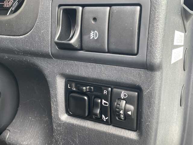 スズキ ジムニー ランドベンチャー 山口県 2018(平30)年 2万km パール ンオーナー　/２．５インチリフトアップ　/オーバーフェンダー　/黒ハーフレザーシート　/社外ナビ　/　・フルセグＴＶ　/　・Ｂｌｕｅｔｏｏｔｈ　/　・バックカメラ　/ドライブレコーダー　/シートヒーター　/純正１６インチＡＷ